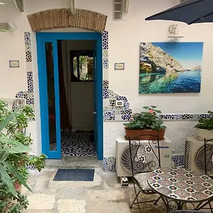 https://cortile-azzurro.sicilyhotelsitaly.net